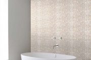 Фото 11 Белая мозаика в ванной комнате: 80+ интерьерных воплощений цветового пуризма и чистоты