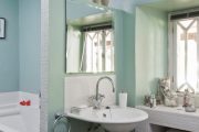Фото 27 Белая мозаика в ванной комнате: 80+ интерьерных воплощений цветового пуризма и чистоты