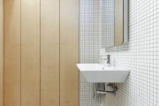 Фото 1 Белая мозаика в ванной комнате: 80+ интерьерных воплощений цветового пуризма и чистоты