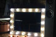 Фото 27 Гримерное зеркало с лампочками: 75 элегантных идей для гардеробной, спальни и ванной