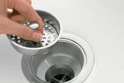 Фото 10 Решение извечной проблемы: как легко прочистить засор в ванной и раковине