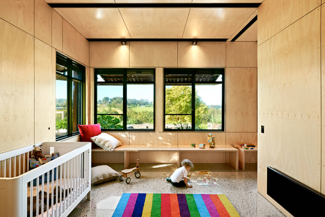 Утепление детской комнаты при помощи деревянных панелей