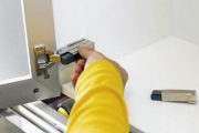 Фото 6 Доводчики для кухонных шкафов: преимущества, регулировка и установка своими руками