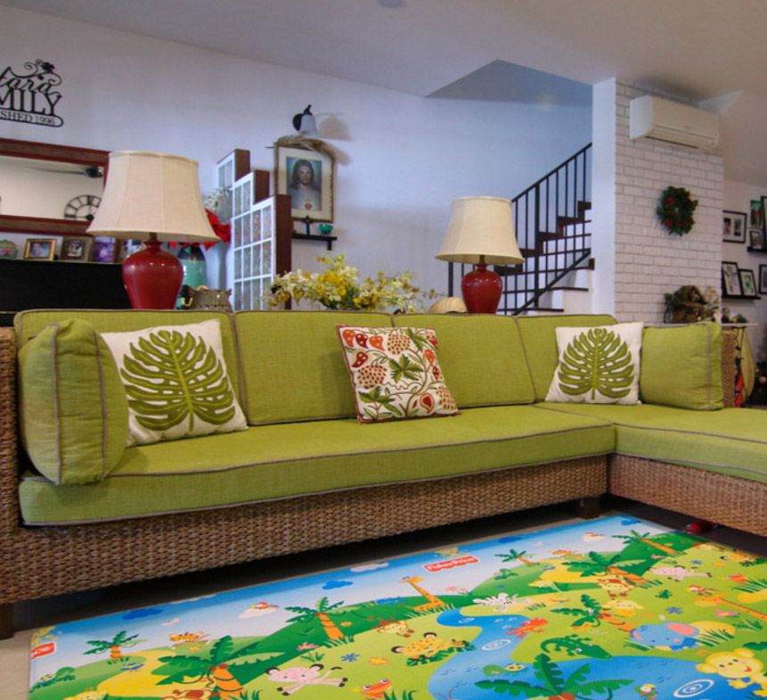 Какие модные диваны. Модные расцветки диванов. Диваны модные тенденции. Модные диванчики цветные. Модные цвета диванов.
