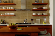Фото 9 Кухня без верхних шкафов: 75+ функциональных интерьеров для тех, кто устал от кухонной классики