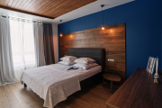 Фото 22 Ламинат на стене в спальне: 80 уютных вариантов отделки для минималистичных интерьеров