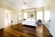 Фото 36 Ламинат на стене в спальне: 80 уютных вариантов отделки для минималистичных интерьеров