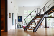 Фото 70 Лестница на второй этаж (120 фото): современные варианты оформления в частном доме