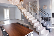 Фото 26 Лестница на второй этаж (120 фото): современные варианты оформления в частном доме
