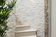 Фото 1 Ступени для лестниц из керамогранита: преимущества, облицовка и 60+ функциональных интерьерных идей