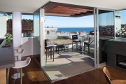 Фото 33 Дизайн кухни с выходом на балкон: лучшие идеи планировки, утепление и выбор функциональной мебели