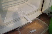 Фото 1 Как быстро разморозить холодильник: эффективные способы, лайфхаки и советы