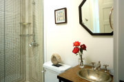 Фото 29 Выбираем столешницу для ванной из мозаики: дизайн, материалы и особенности укладки