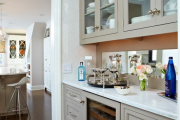 Фото 17 Зеркало в кухонном интерьере: секреты визуального расширения кухни