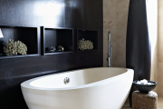 Фото 25 Черная ванная комната — тренд сезона: 65 стильных идей дизайна в черном цвете