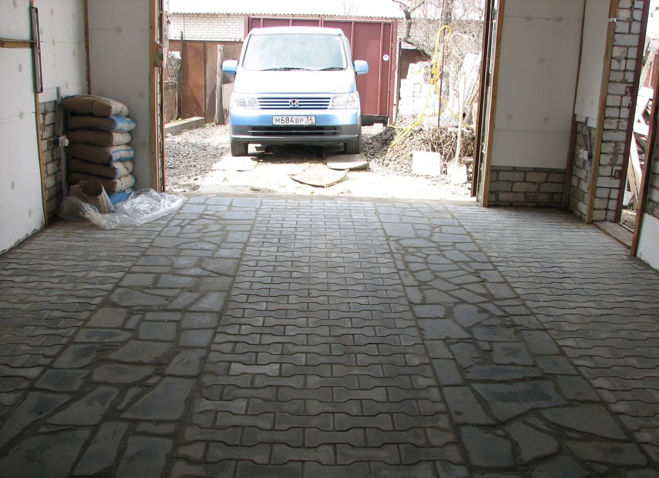 Тротуарная плитка перед гаражом фото